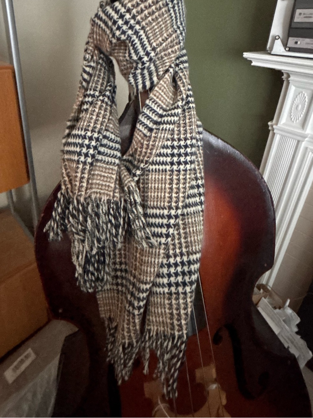 Classic Houndstooth Fringe Scarf - Beige & Black